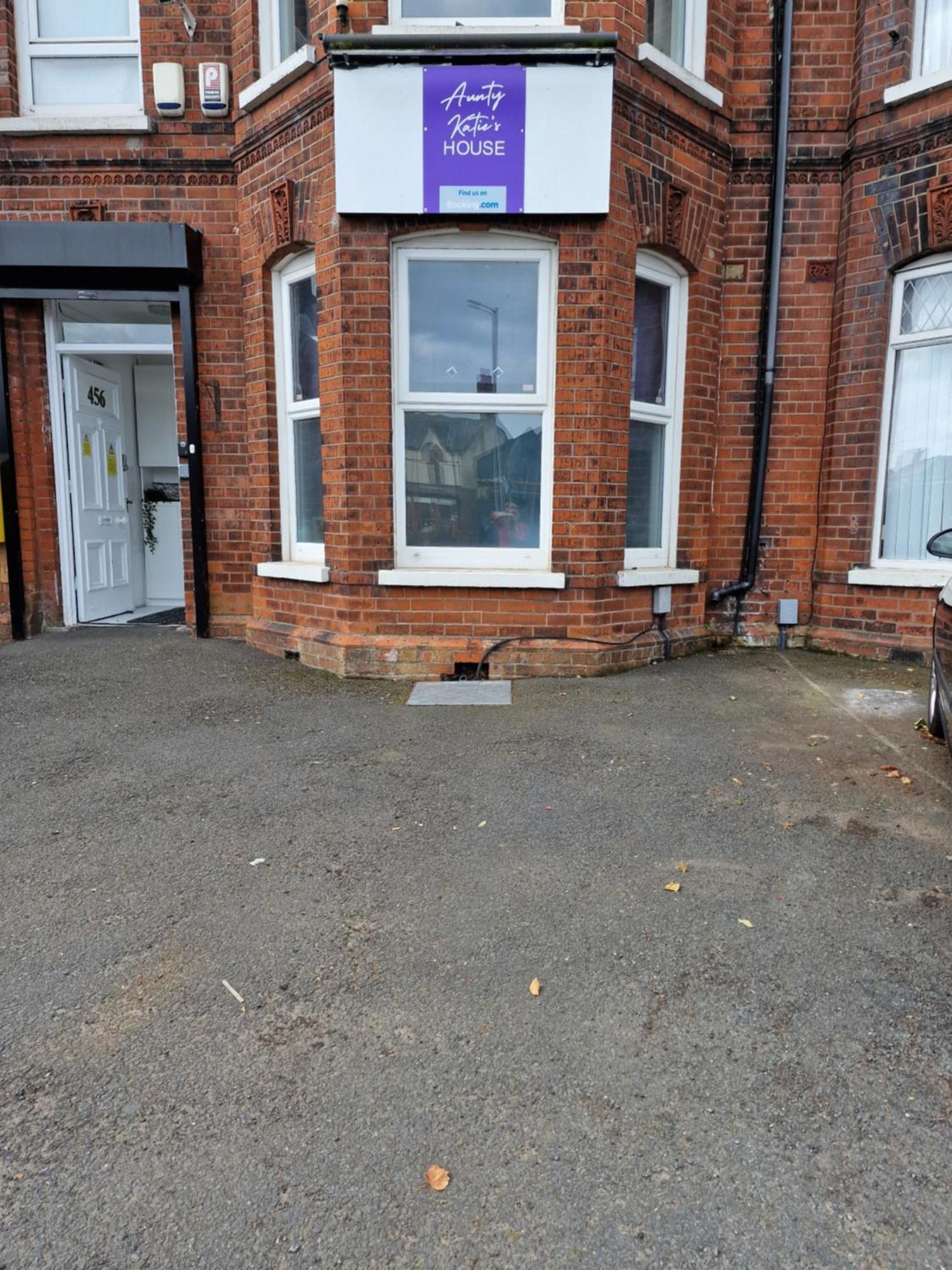 Aunty Katie'S House, Ni Tourist Board Certified & Located On The Main Oldpark Road To Belfast, With Free Continental Breakfast & Free Ultra Fast Sky Internet, Free Sky Sports & Free Sky Cinema, Self-Check In After 10Pm Gmt Exterior foto