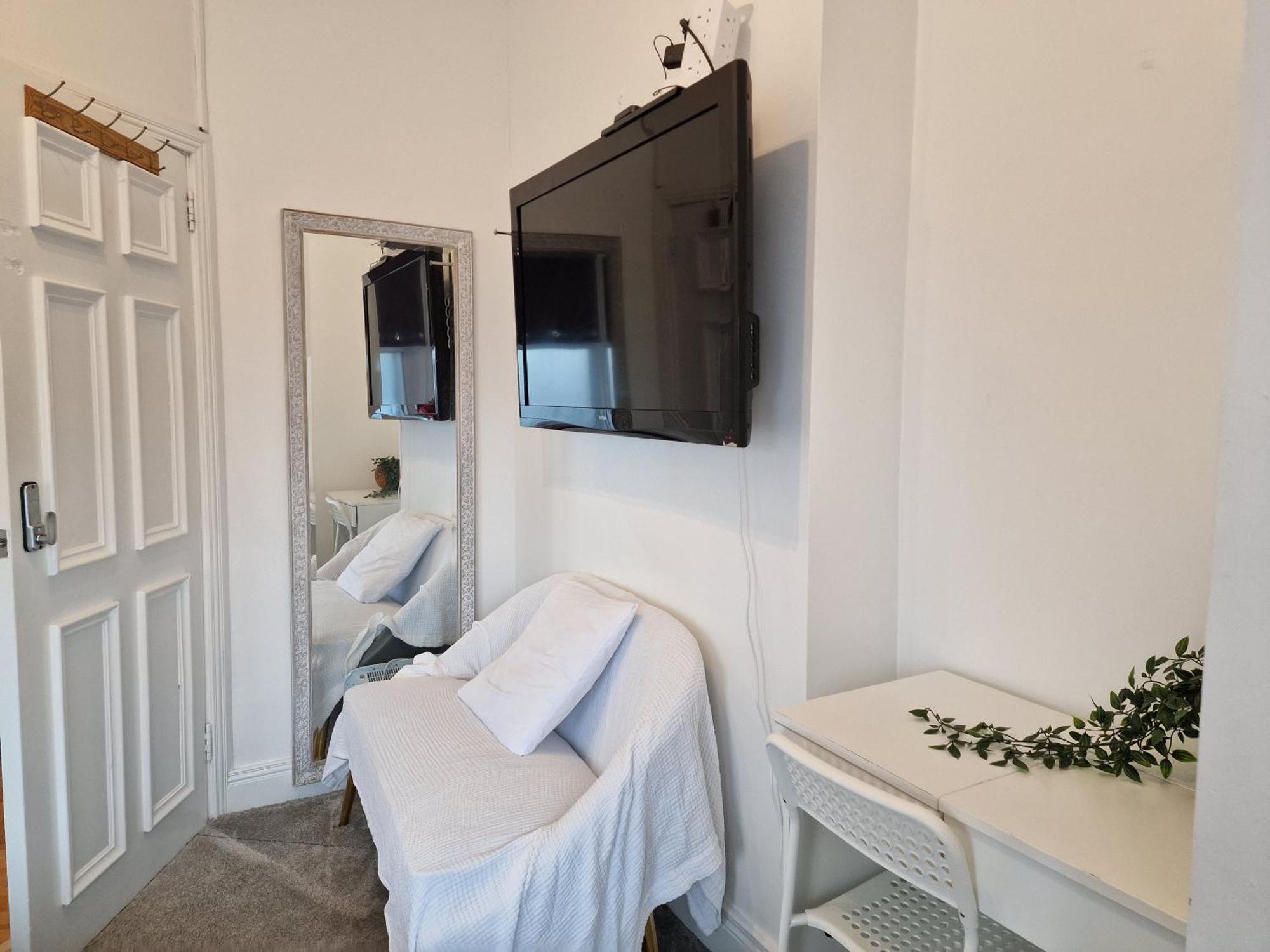Aunty Katie'S House, Ni Tourist Board Certified & Located On The Main Oldpark Road To Belfast, With Free Continental Breakfast & Free Ultra Fast Sky Internet, Free Sky Sports & Free Sky Cinema, Self-Check In After 10Pm Gmt Exterior foto