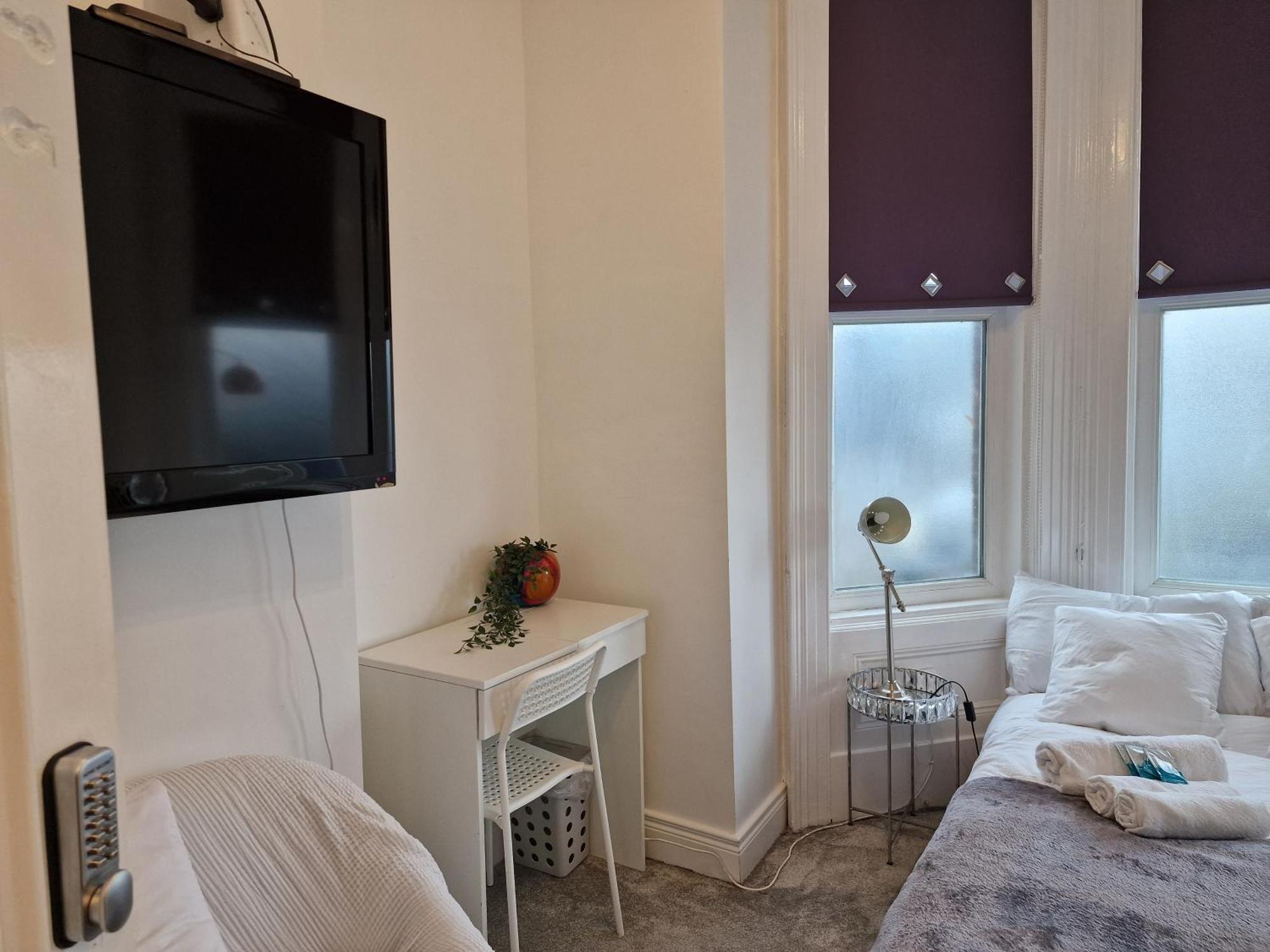 Aunty Katie'S House, Ni Tourist Board Certified & Located On The Main Oldpark Road To Belfast, With Free Continental Breakfast & Free Ultra Fast Sky Internet, Free Sky Sports & Free Sky Cinema, Self-Check In After 10Pm Gmt Exterior foto
