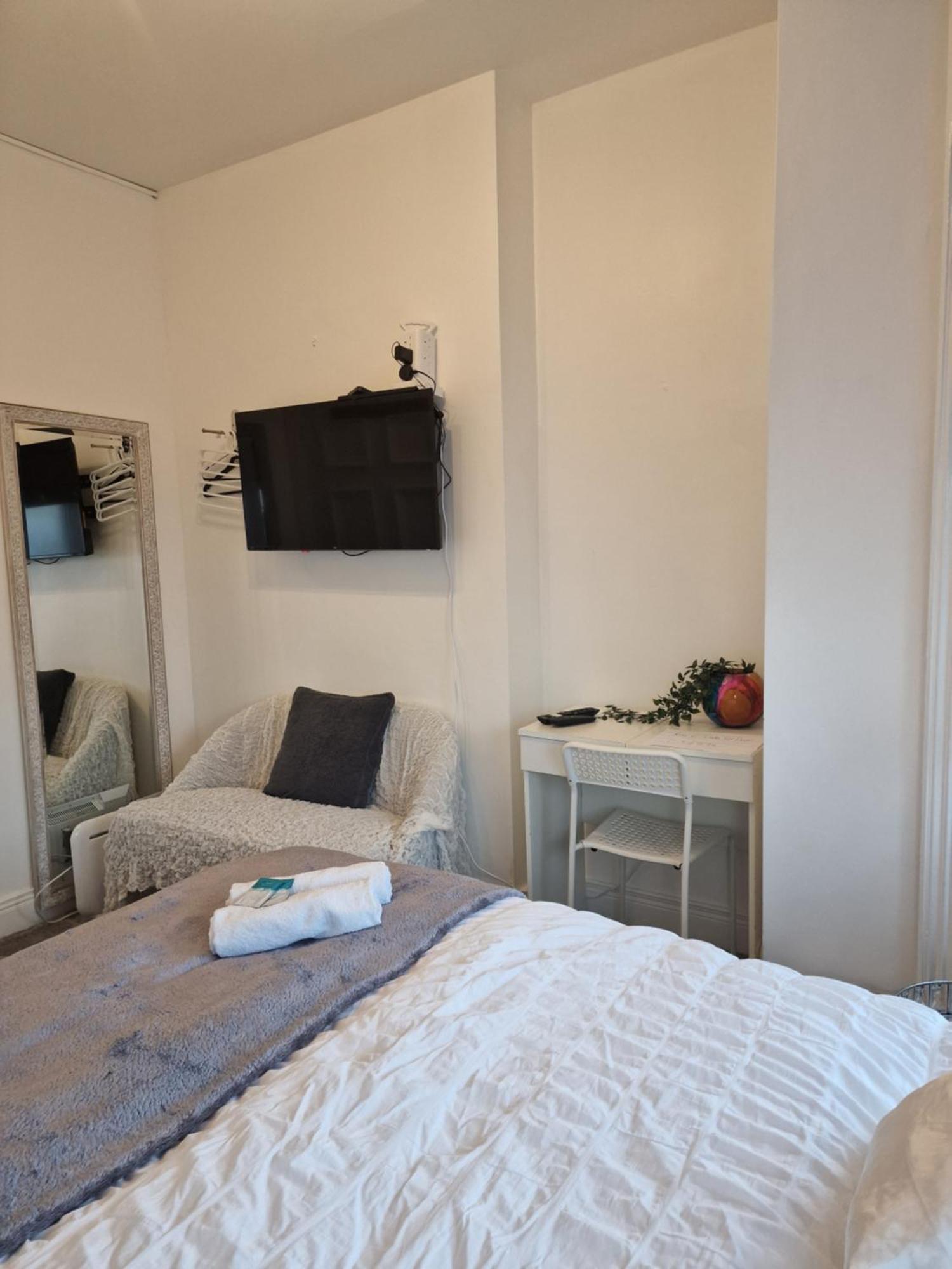 Aunty Katie'S House, Ni Tourist Board Certified & Located On The Main Oldpark Road To Belfast, With Free Continental Breakfast & Free Ultra Fast Sky Internet, Free Sky Sports & Free Sky Cinema, Self-Check In After 10Pm Gmt Exterior foto